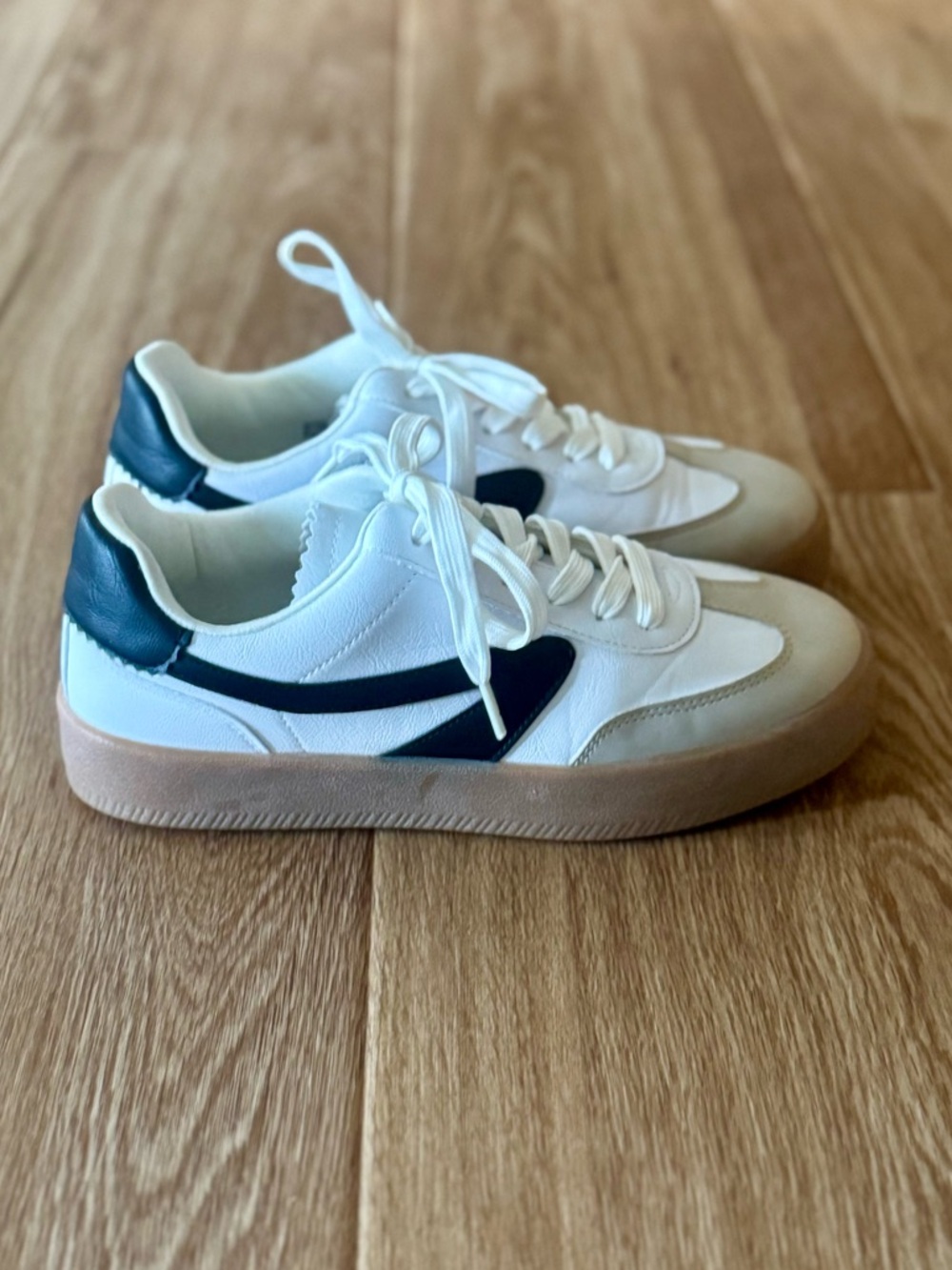 Dolce Vita Russo Retro Soccer Sneakers White Black Gum Sole Women's 7.5 - Picture 3 of 10